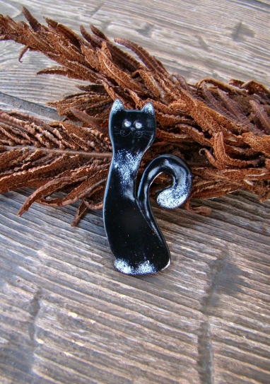брошь черный кот