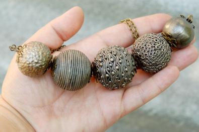 колье женская логика