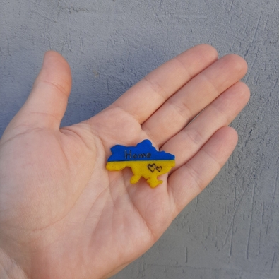 брошка жовто-блакитна