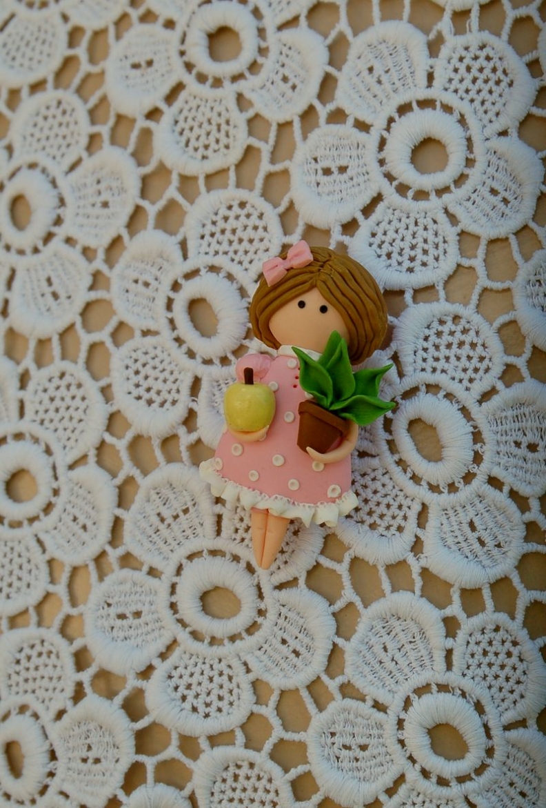 Очаровательная брошь