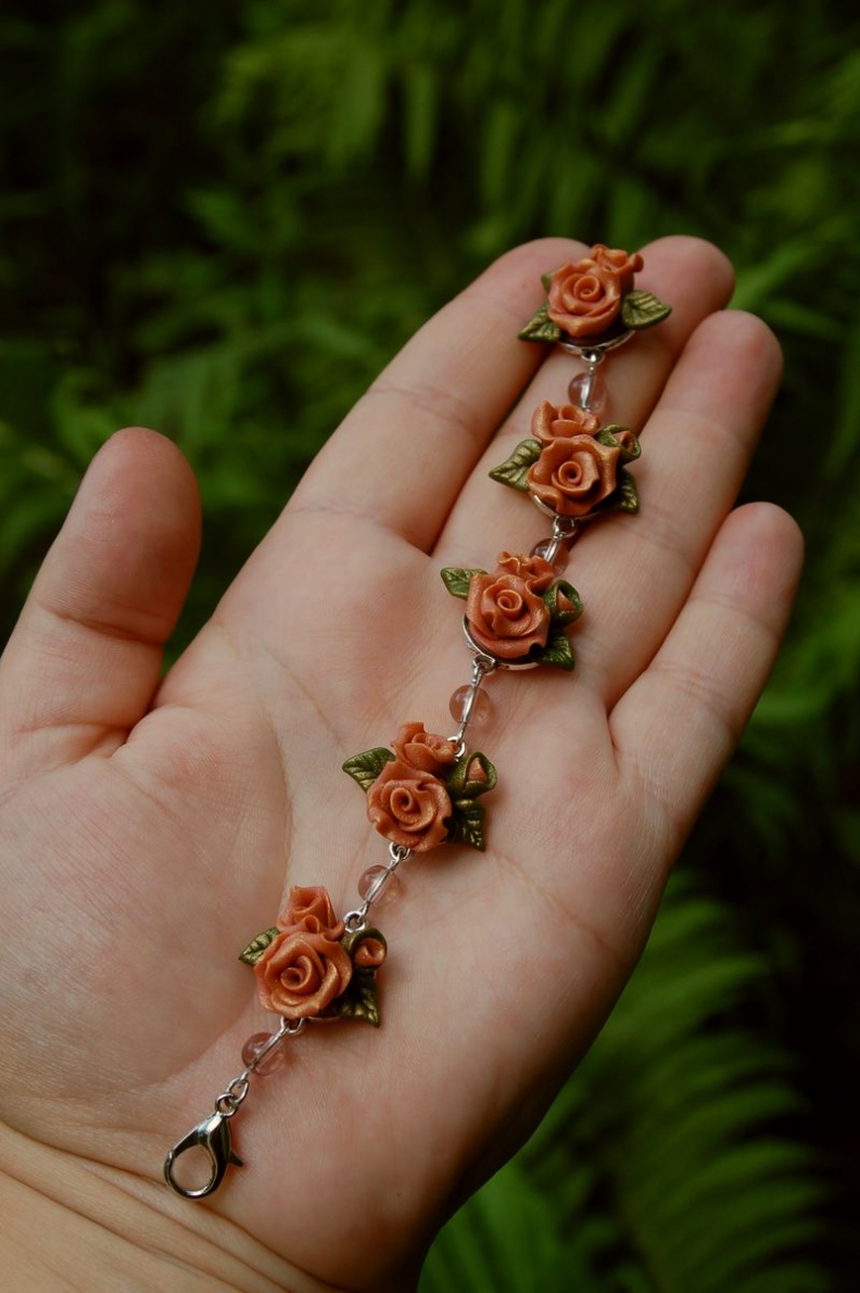 браслет с розами